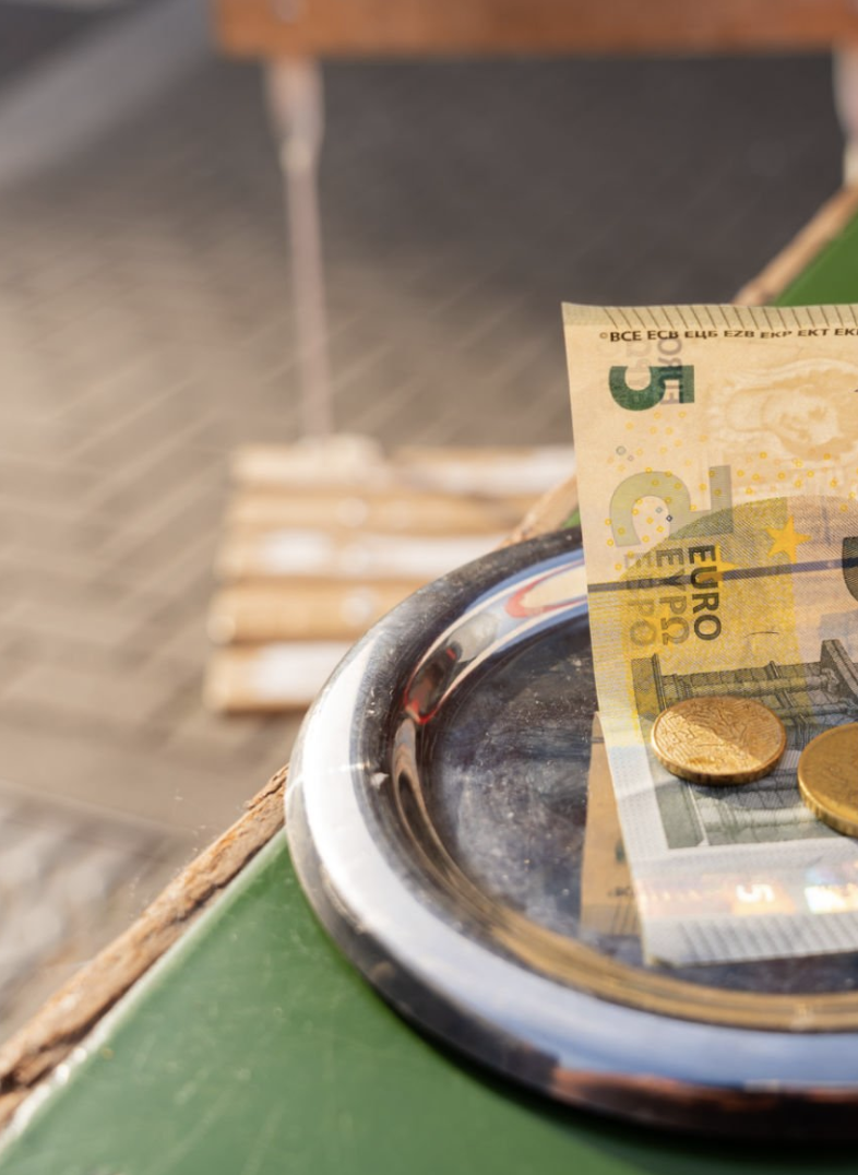 Défiscalisation des pourboires prolongée jusqu’en 2028 : retour sur la frayeur qui a secoué la restauration