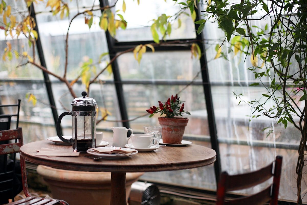 Terrasse de restaurant : recruter en CHR en 2026