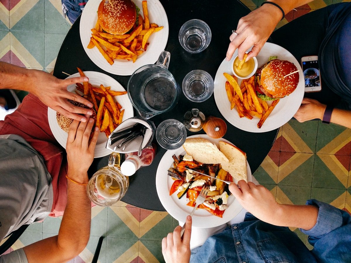 Salle de restaurant : recruter et organiser sa saison estivale