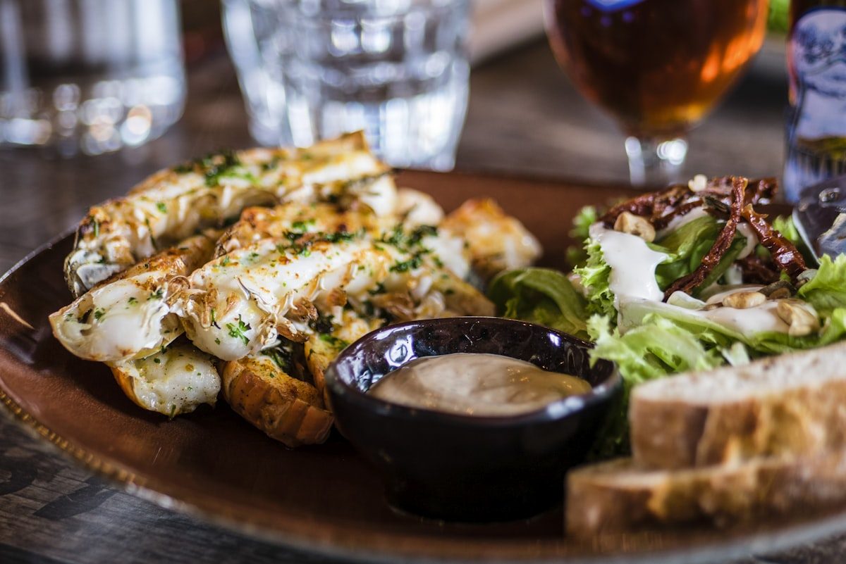 Menu court et saison : recruter en cuisine avec le terroir